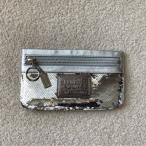 COACH POPPY SILVER SEQUIN ZIP CLUTCH BAG